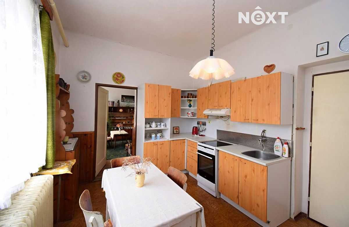 Prodej rodinného domu 209 m², pozemek 1241 m² – fotografie 2