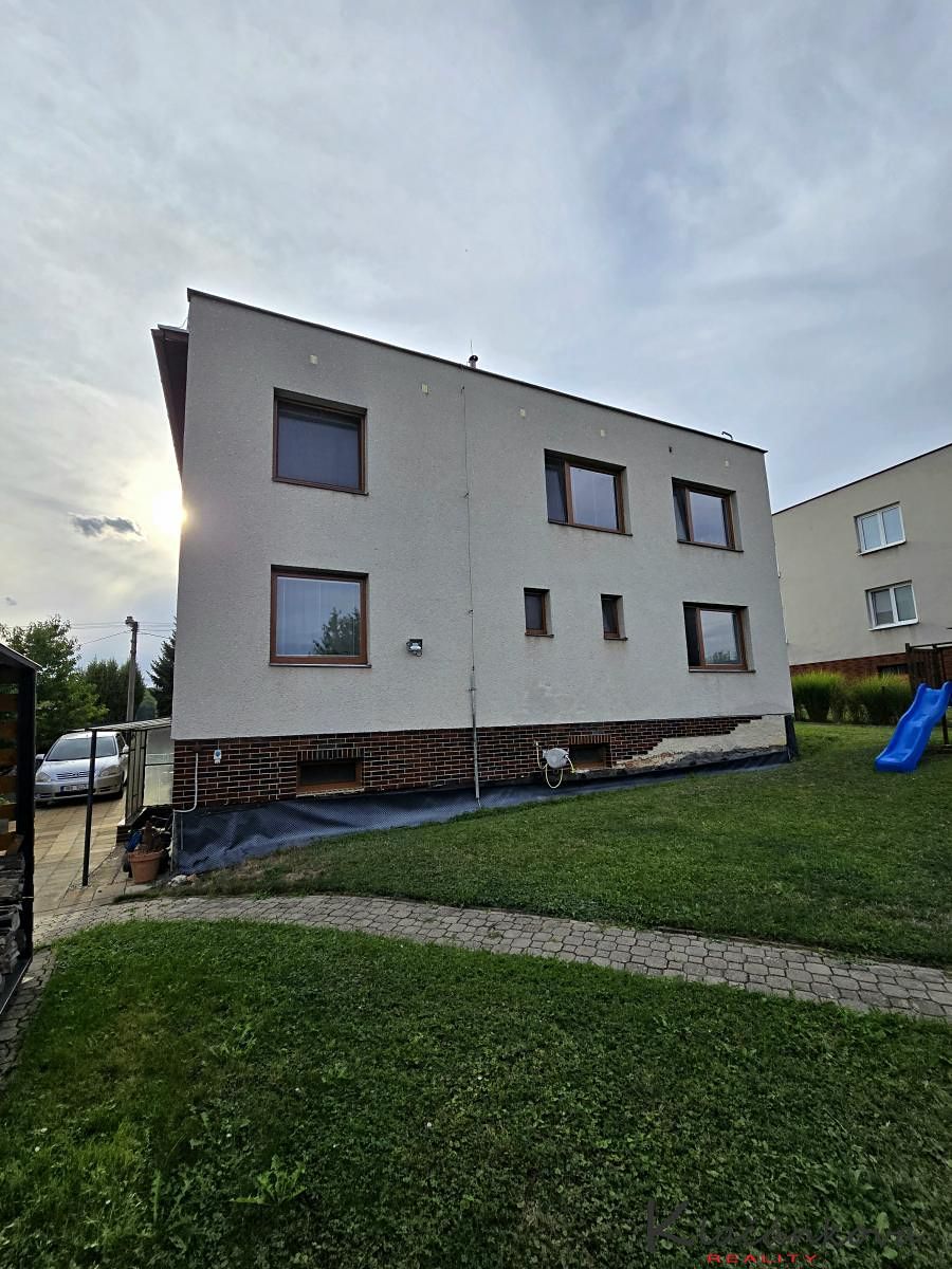 Prodej rodinného domu 250 m², pozemek 706 m² – fotografie 3