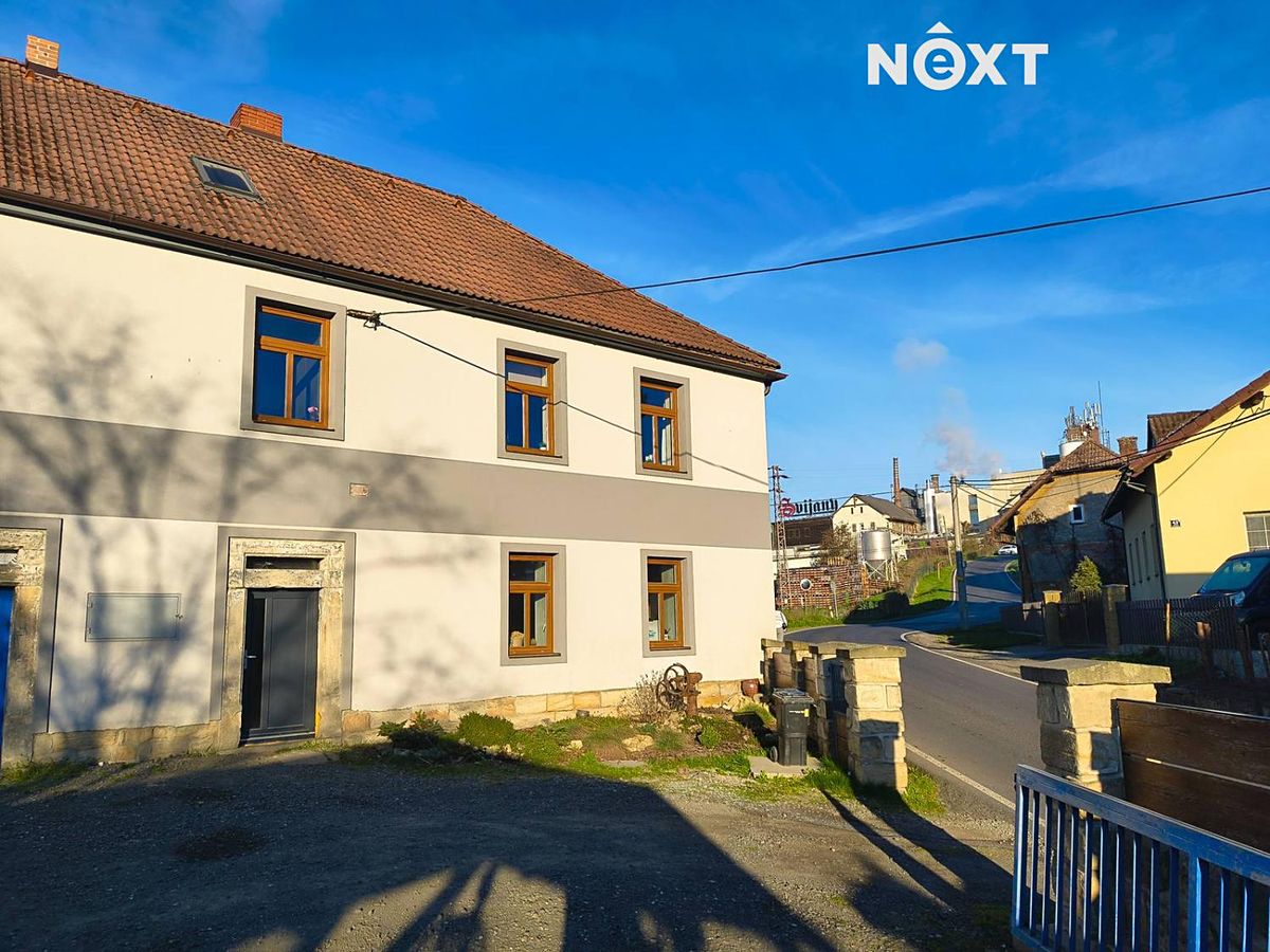 Prodej rodinného domu 240 m², pozemek 822 m² – fotografie 2