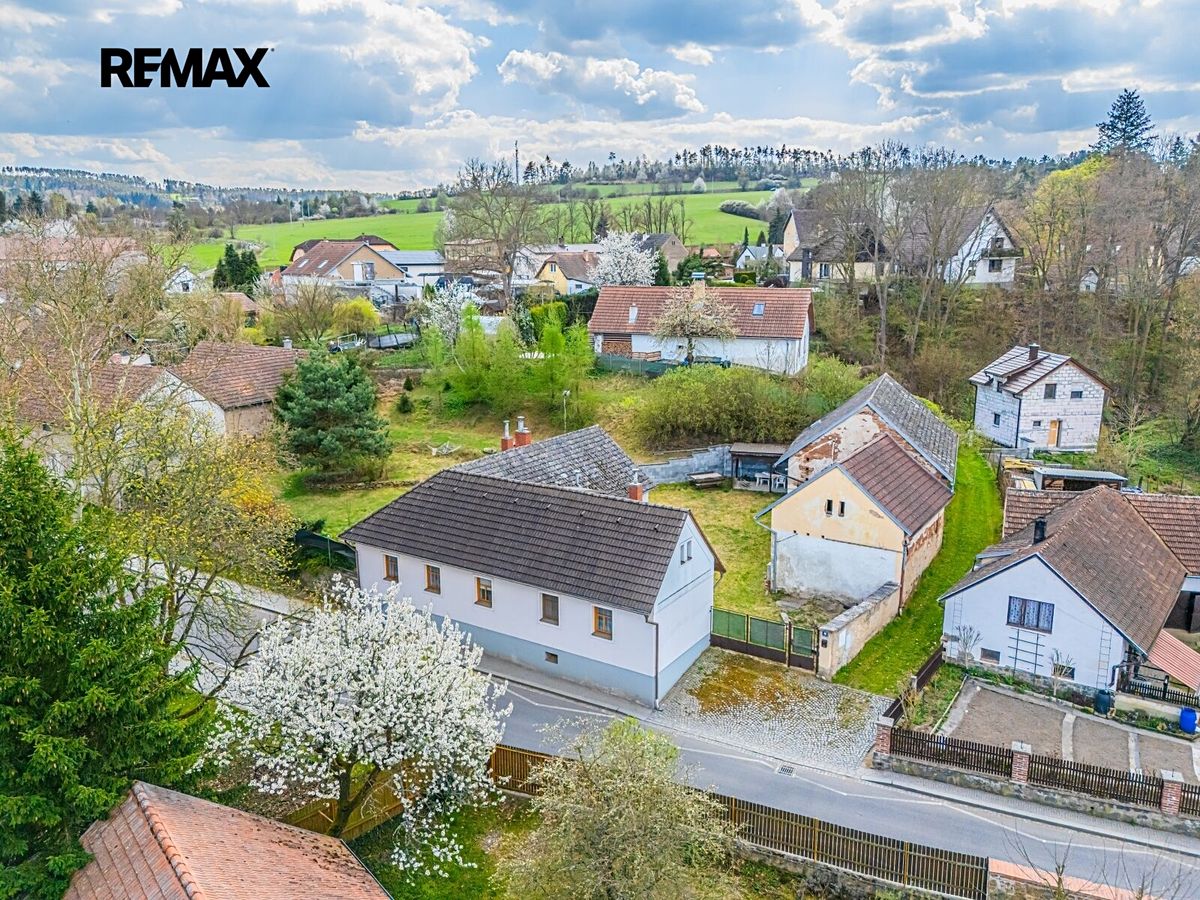 Prodej rodinného domu 363 m², pozemek 1345 m² – fotografie 2