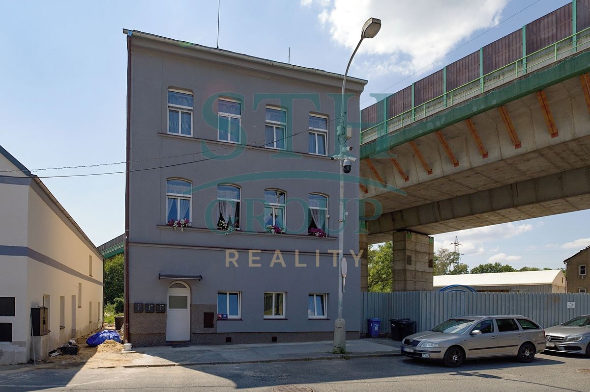 Prodej rodinného domu 300 m², pozemek 227 m² – fotografie 3