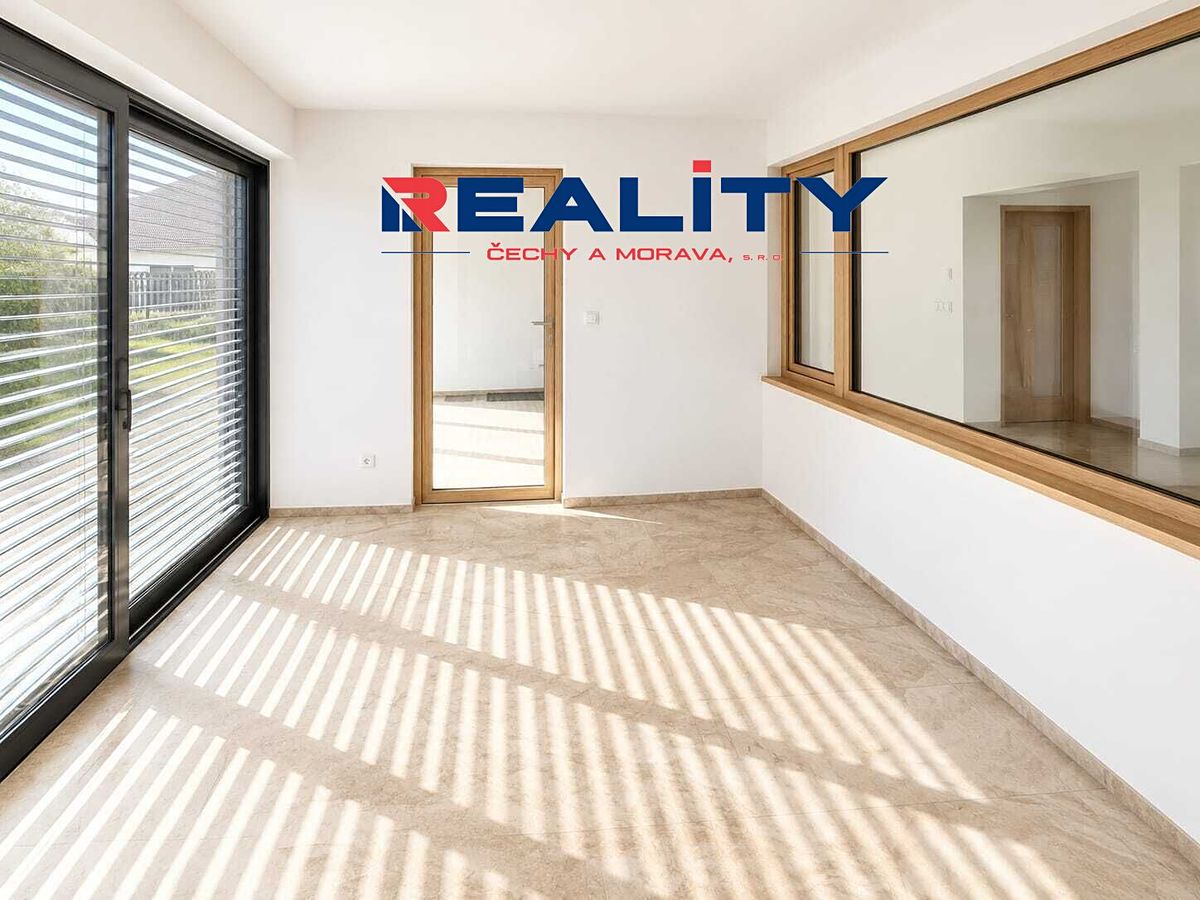 Pronájem rodinného domu 310 m², pozemek 2017 m² – fotografie 5