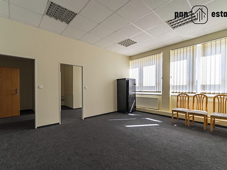 Prodej komerčního prostoru, 1 300 m² (19 z 22)