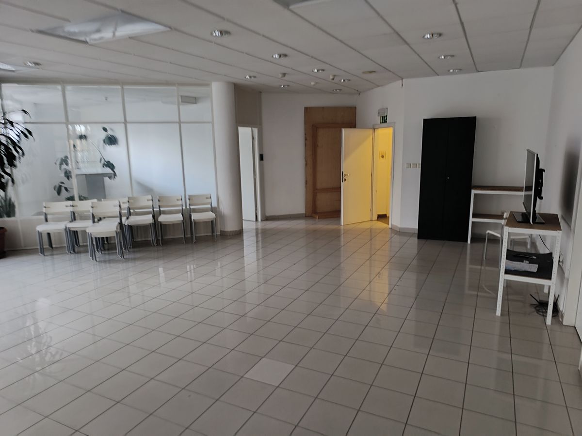 Pronájem kanceláře 195 m² – fotografie 4