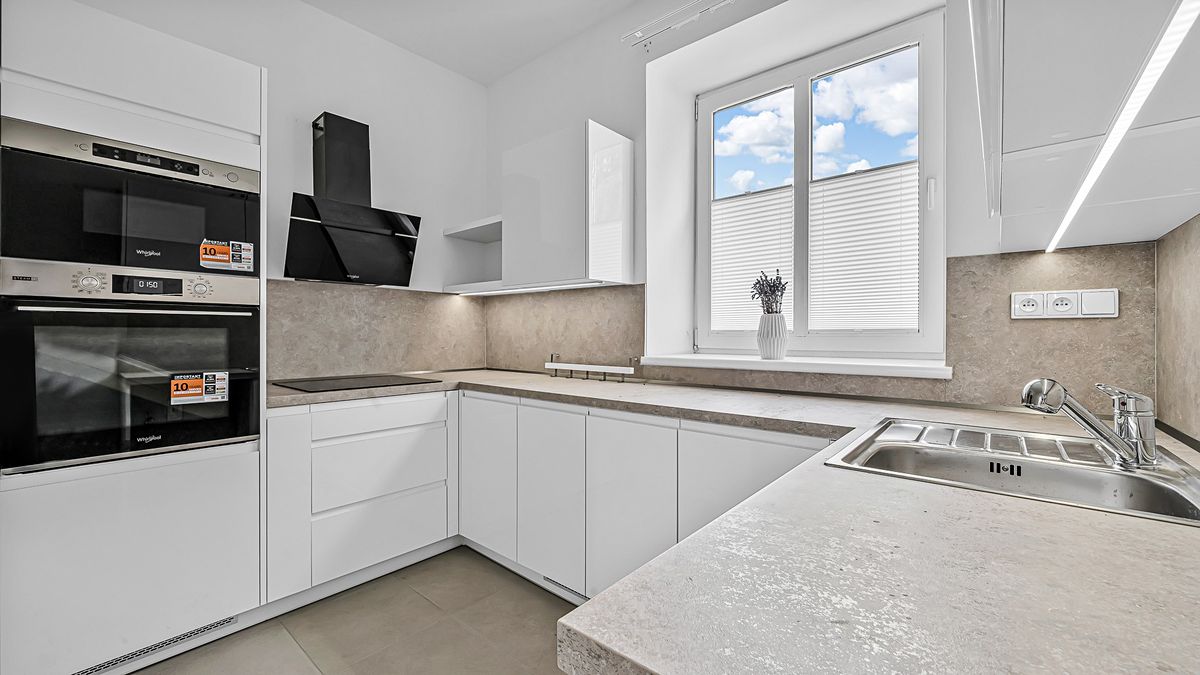 Prodej vícegeneračního domu 850 m², pozemek 1600 m² – fotografie 2