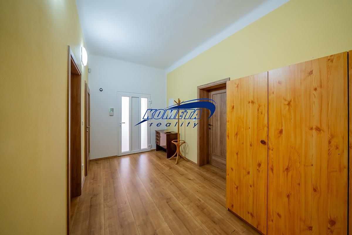 Prodej vícegeneračního domu 243 m², pozemek 1682 m² – fotografie 5