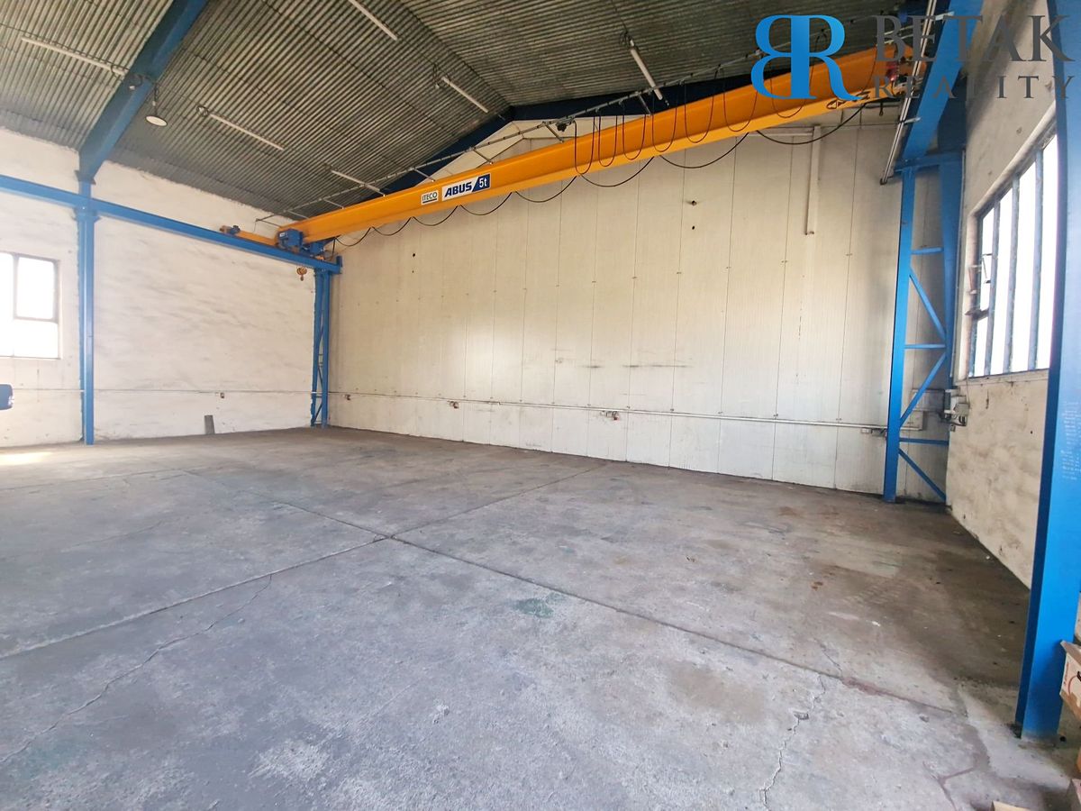 Pronájem skladového prostoru 300 m² – fotografie 3