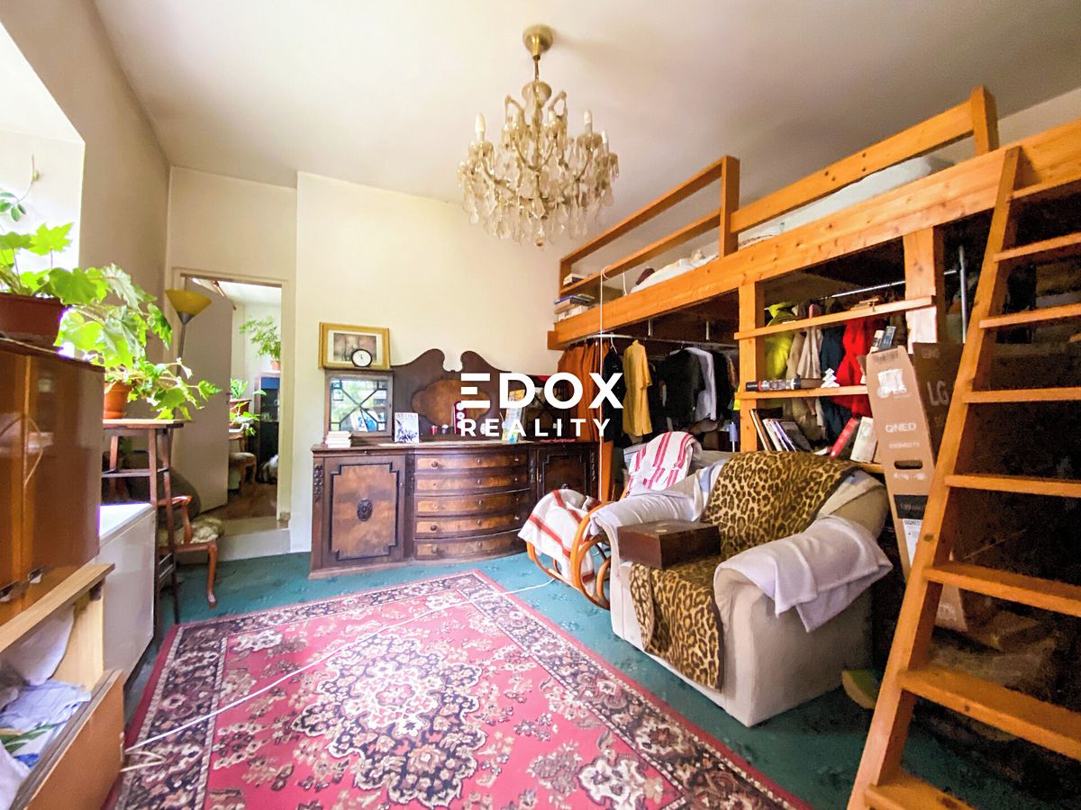 Prodej rodinného domu 240 m², pozemek 1295 m² – fotografie 2