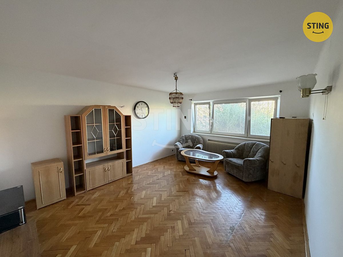 Pronájem rodinného domu 210 m², pozemek 855 m² – fotografie 2