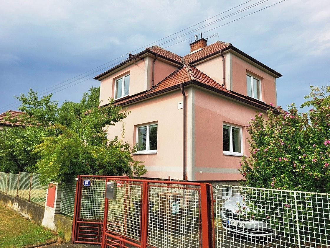 Prodej rodinného domu 130 m², pozemek 1340 m² – fotografie 2