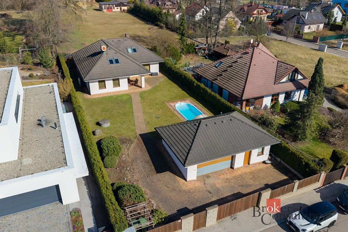 Prodej rodinného domu 260 m², pozemek 998 m²