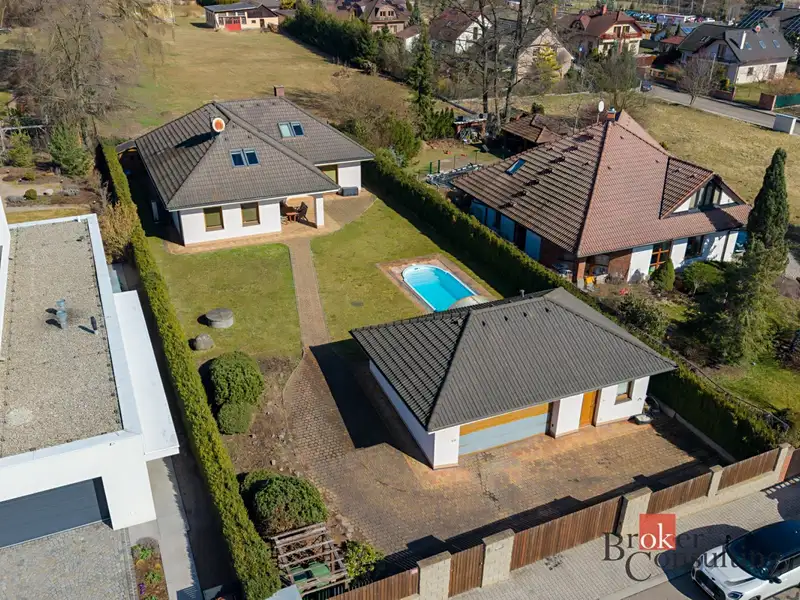 Prodej rodinného domu 260 m², pozemek 998 m², Benešov – náhled fotky 1