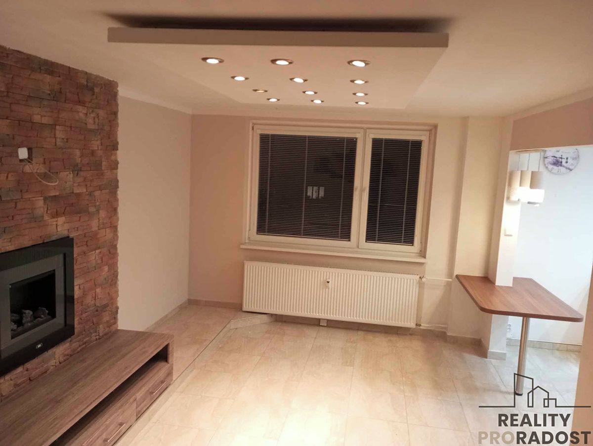 Pronájem bytu 2+1 87 m² – fotografie 3