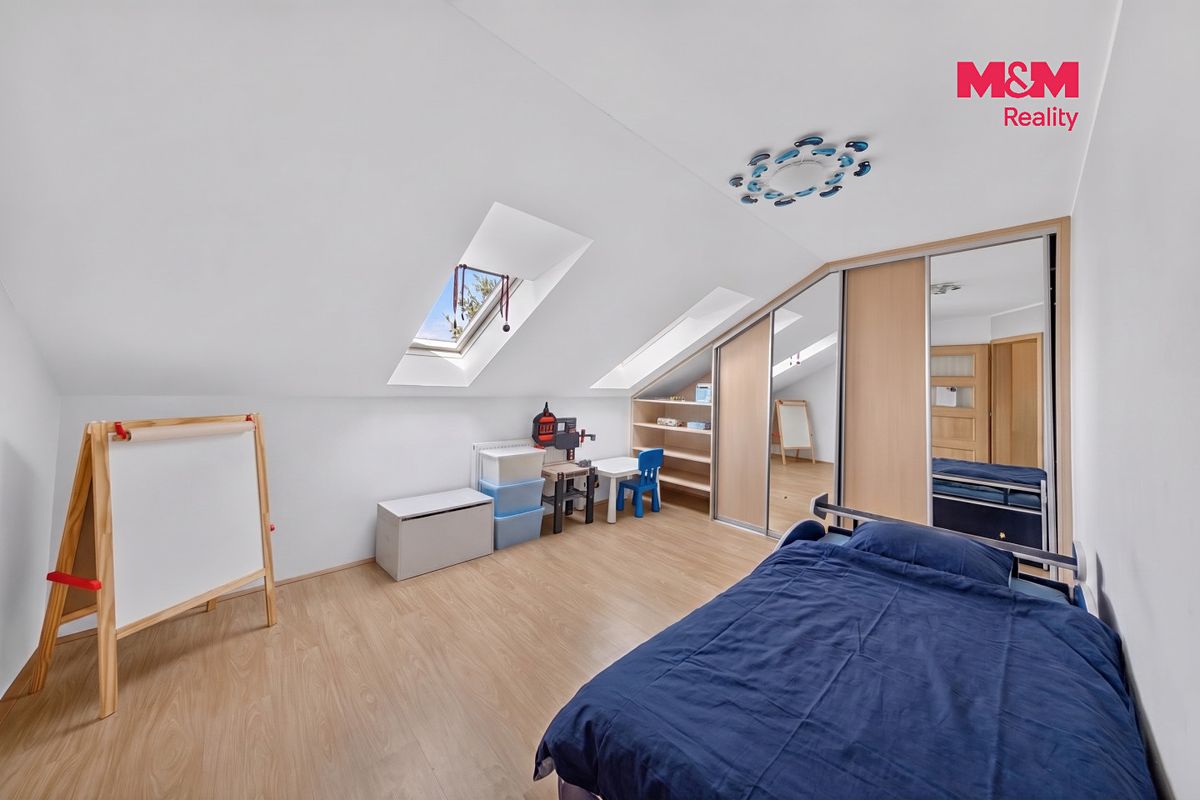 Prodej rodinného domu 140 m², pozemek 180 m² – fotografie 3