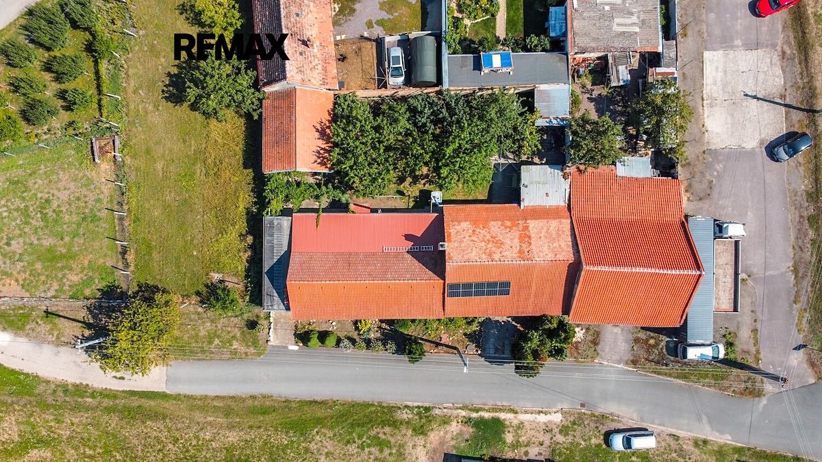 Prodej rodinného domu 121 m², pozemek 936 m² – fotografie 2