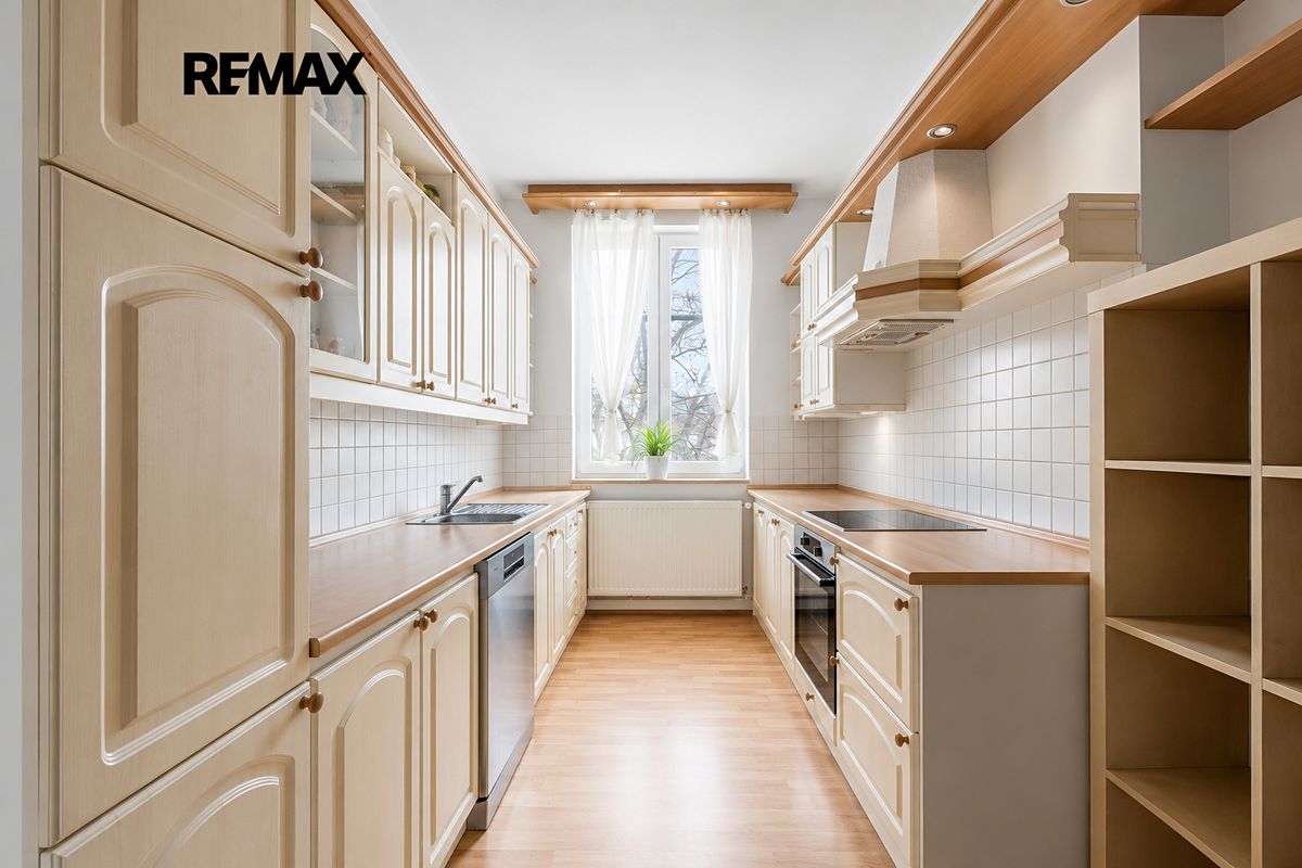 Pronájem bytu 4+1 135 m² – fotografie 3