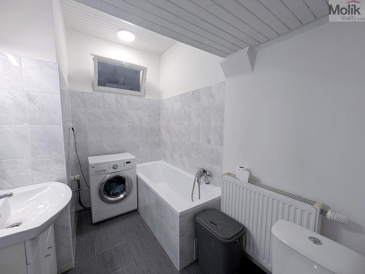 Prodej rodinného domu 252 m², pozemek 2886 m² – fotografie 5