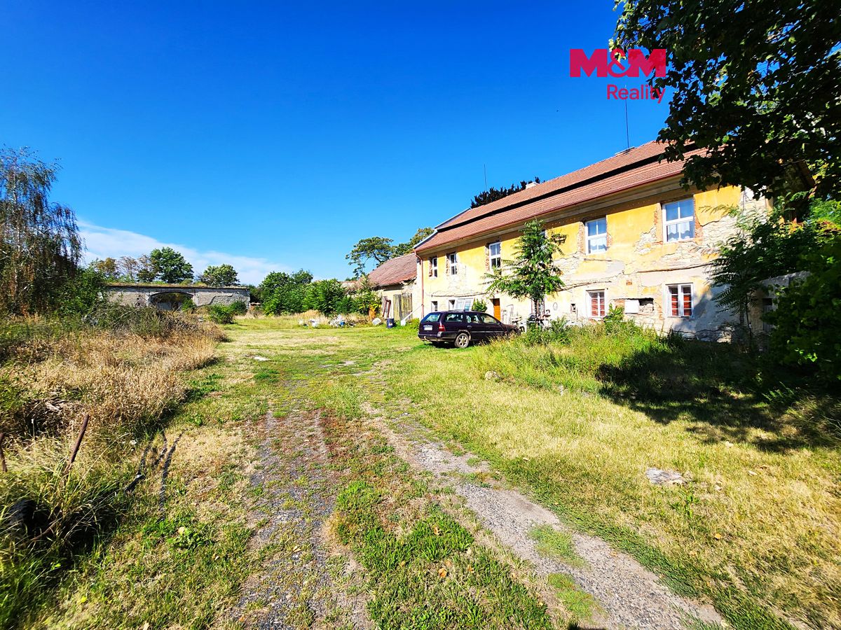 Prodej rodinného domu 424 m², pozemek 4756 m²