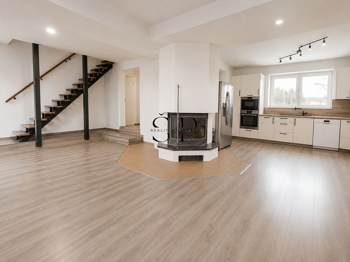 Pronájem rodinného domu 300 m², pozemek 2218 m² – fotografie 2