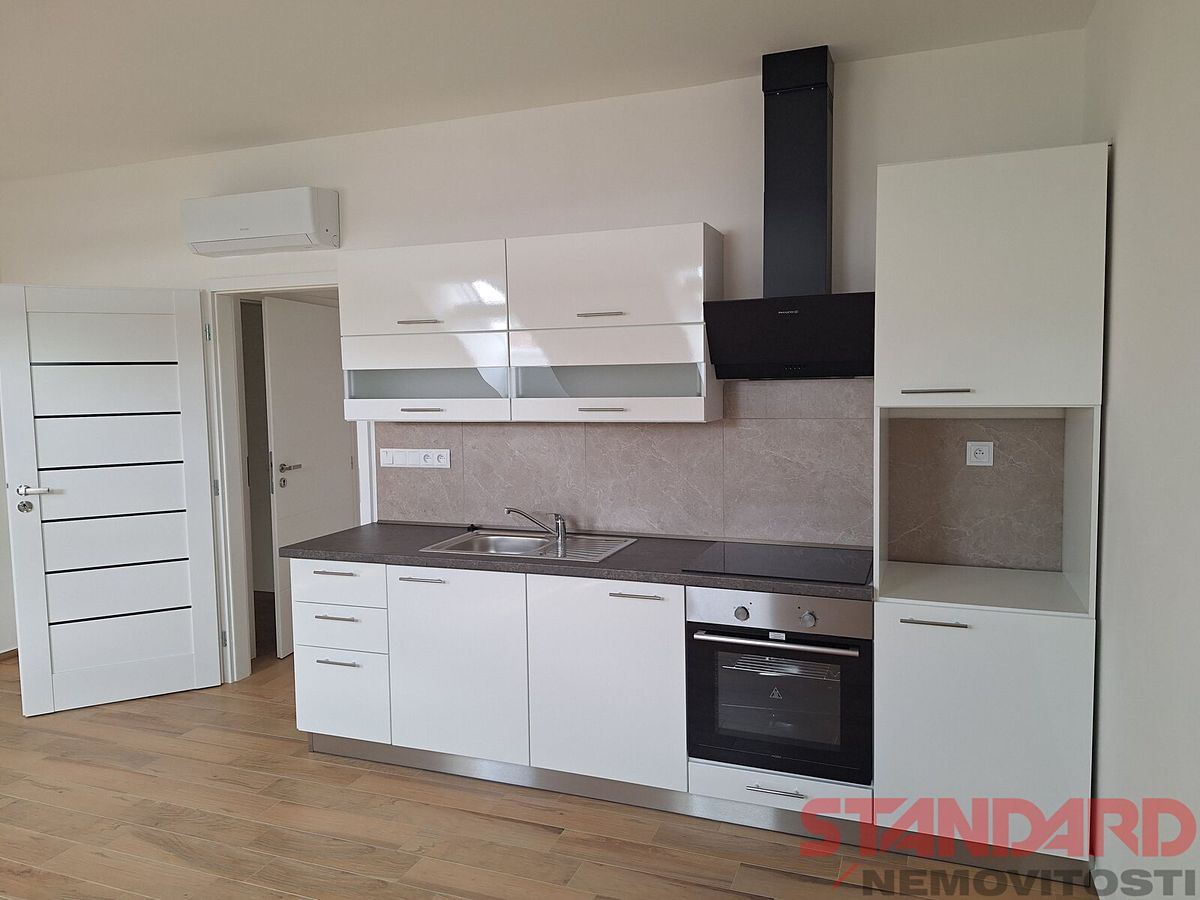 Pronájem bytu 2+kk 45 m² – fotografie 3