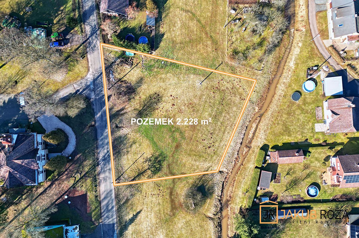 Prodej stavebního pozemku 2228 m²