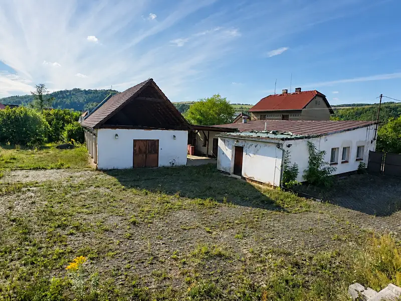 Prodej komerčního pozemku 2151 m², Roztoky – náhled fotky 1