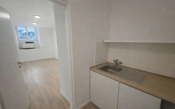 Prodej bytu 1+kk 26 m², Praha – náhled fotky 2