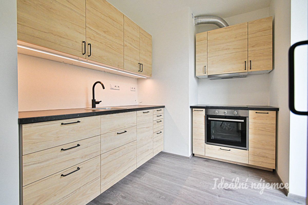 Pronájem bytu 1+kk 33 m²