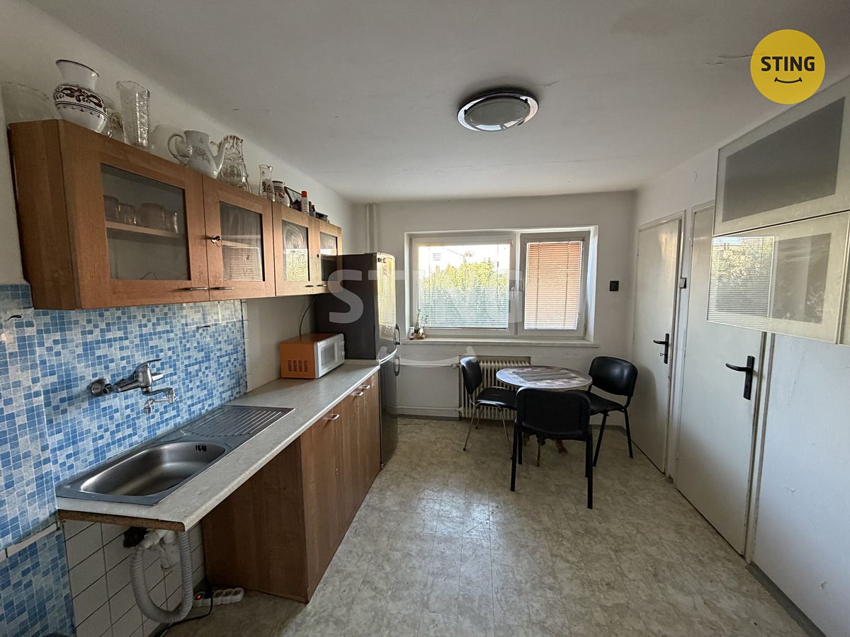 Pronájem rodinného domu 210 m², pozemek 855 m² – fotografie 3