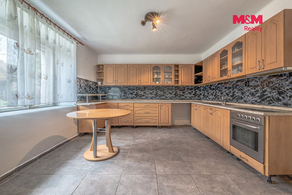 Prodej rodinného domu 188 m², pozemek 1079 m² – fotografie 4