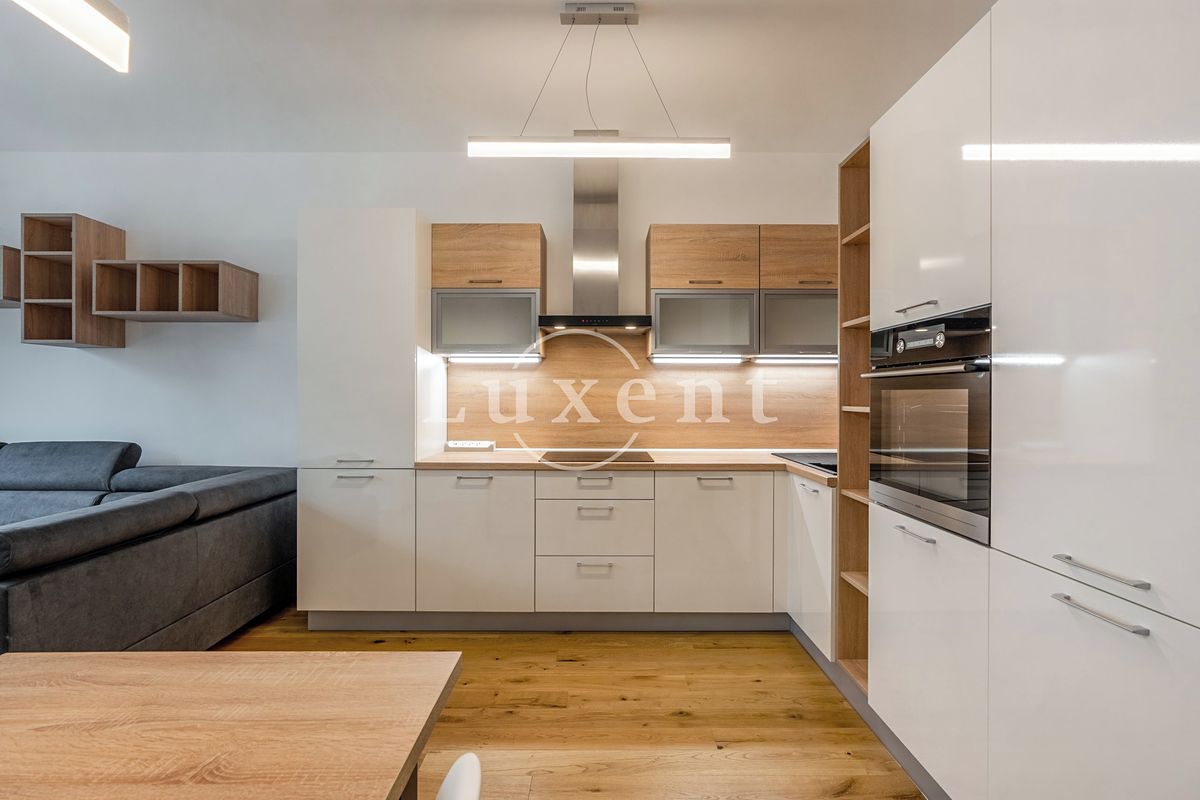 Pronájem bytu 2+kk 61 m² – fotografie 3