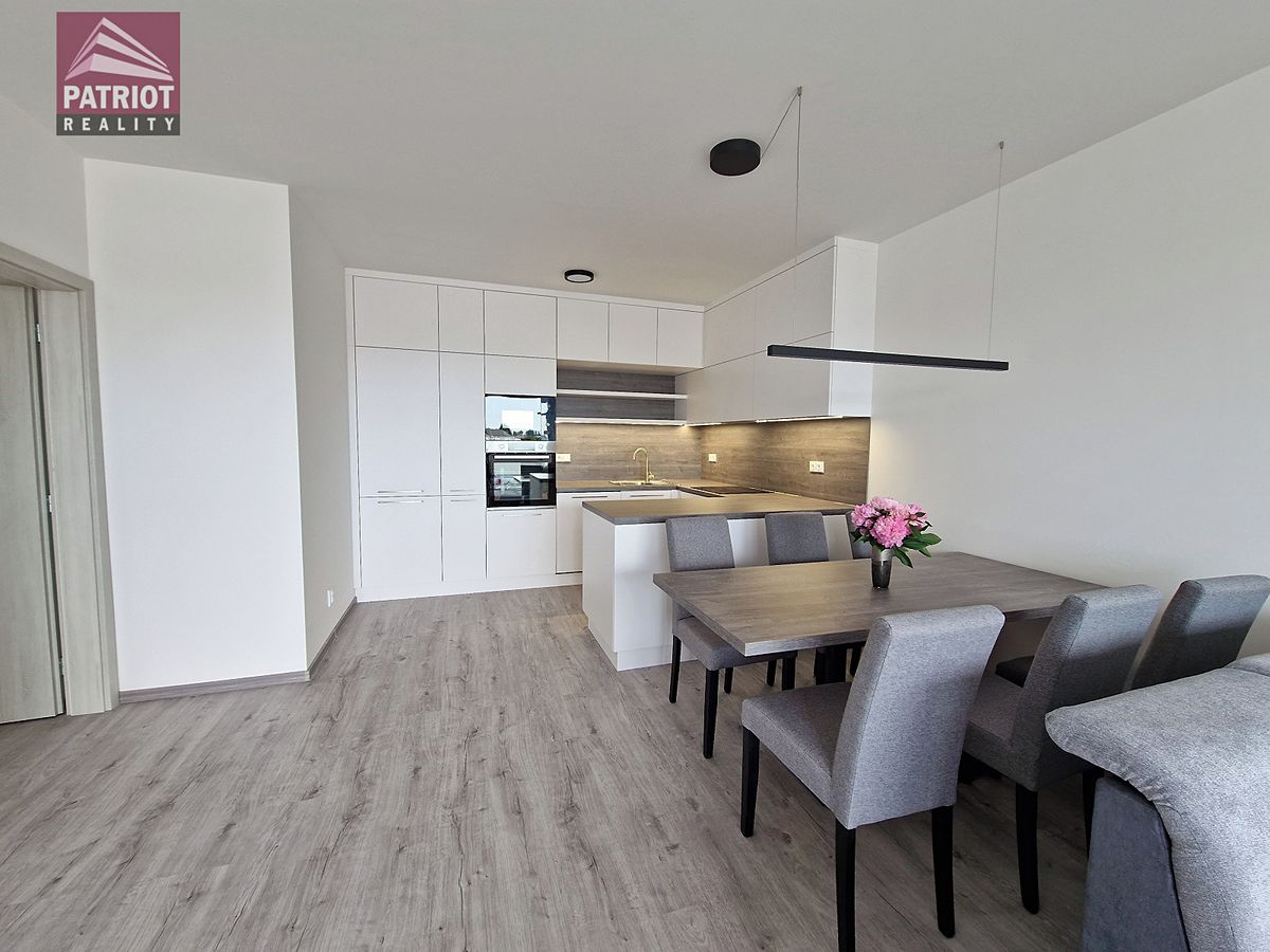 Pronájem bytu 4+kk 126 m² – fotografie 3