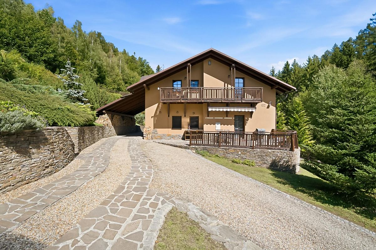 Prodej rodinného domu 247 m², pozemek 5622 m² – fotografie 2