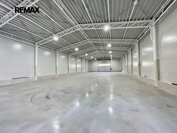 Pronájem komerčního prostoru, 1 400 m² (3 z 17)