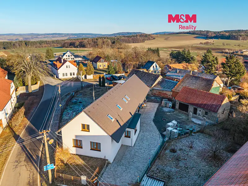 Prodej rodinného domu 225 m², pozemek 1397 m², Spálené Poříčí – náhled fotky 1