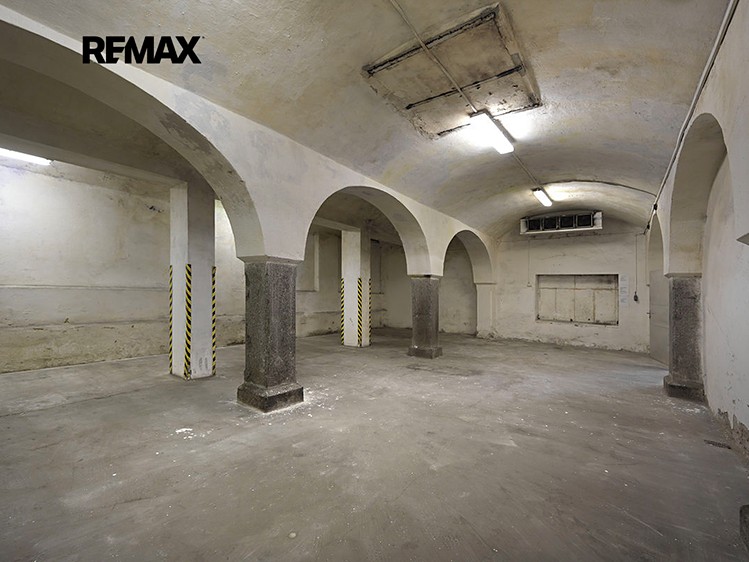 Комерційне приміщення на продаж, 10 600 м² (10 з 22)