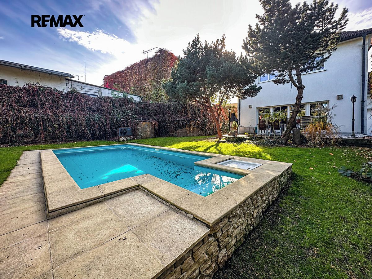 Prodej rodinného domu 355 m², pozemek 637 m² – fotografie 3