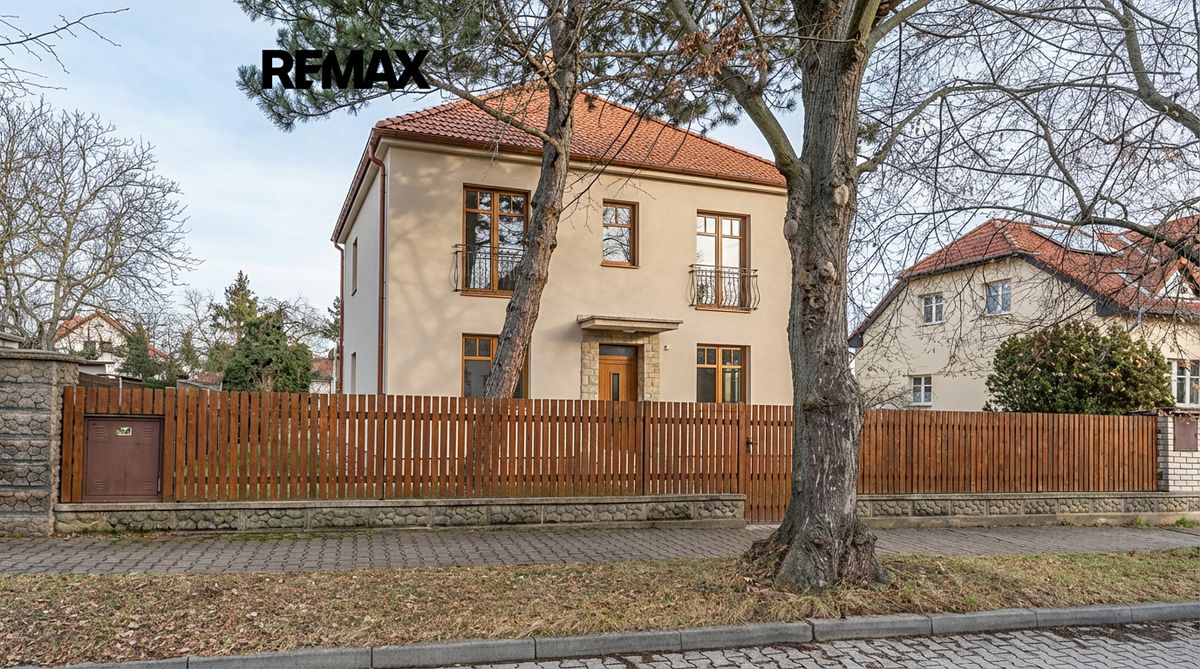 Prodej rodinného domu 235 m², pozemek 1359 m² – fotografie 3