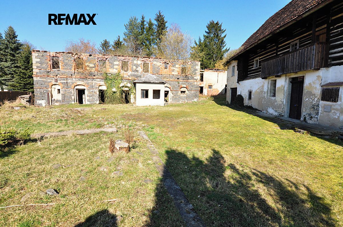 Prodej rodinného domu 300 m², pozemek 1942 m² – fotografie 4