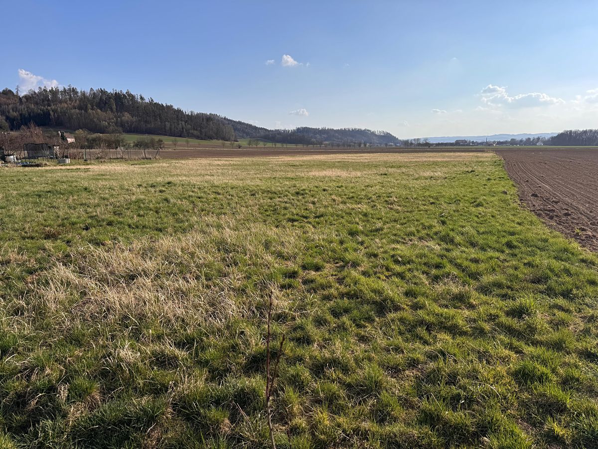 Prodej stavebního pozemku 678 m² – fotografie 3