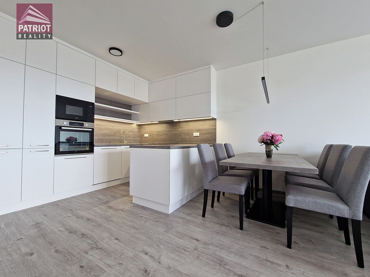 Pronájem bytu 4+kk 126 m² – fotografie 4