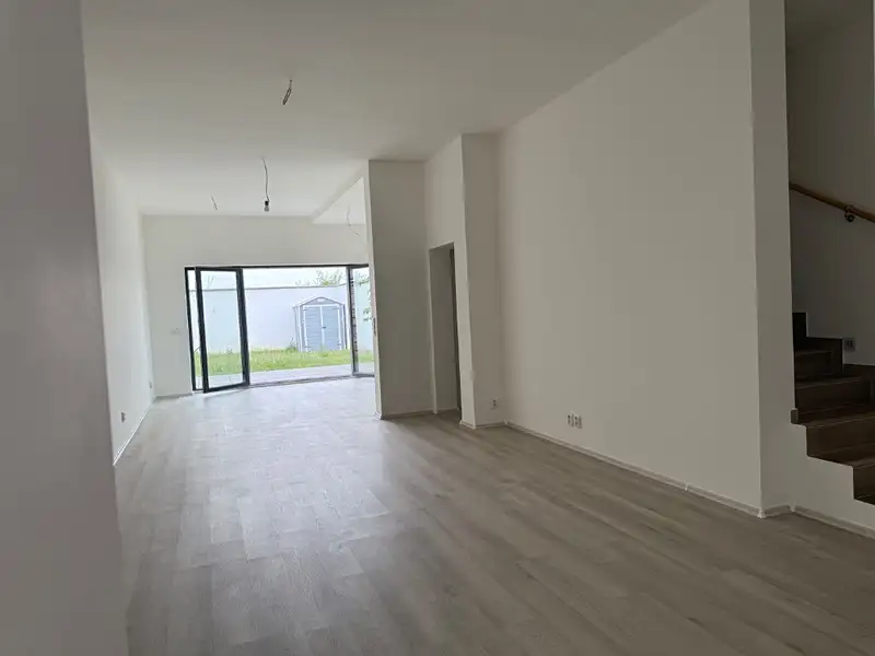 Prodej bytu 3+kk 127 m², Zlončice – náhled fotky 2