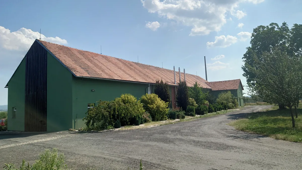 Pronájem výrobní haly, prostoru 1040 m²