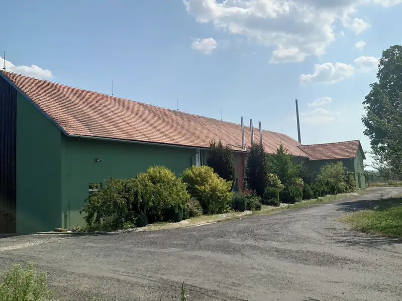 Pronájem výrobní haly, prostoru 1040 m², Okřesaneč – náhled fotky 1