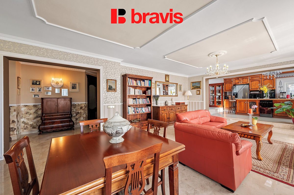 Prodej rodinného domu 524 m², pozemek 1040 m² – fotografie 3