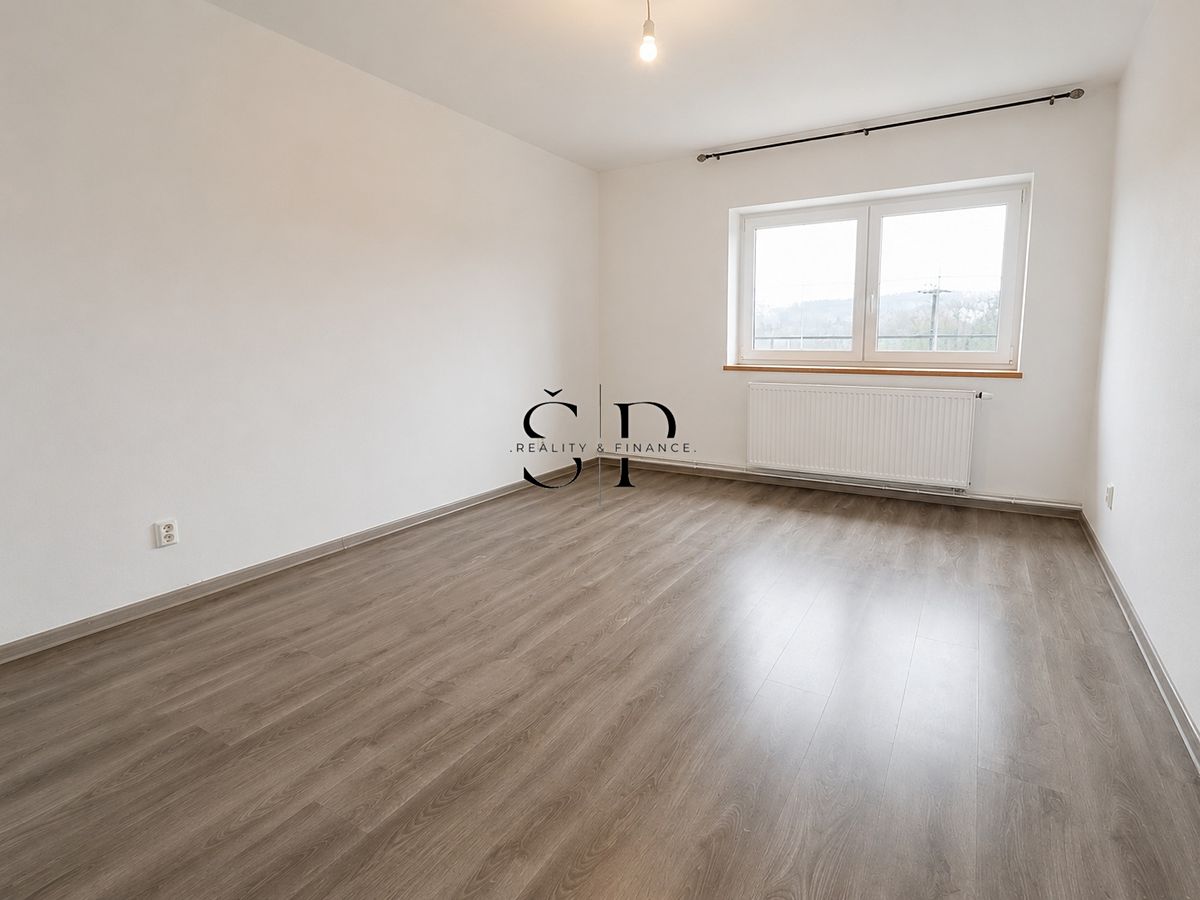 Prodej rodinného domu 300 m², pozemek 2218 m² – fotografie 3