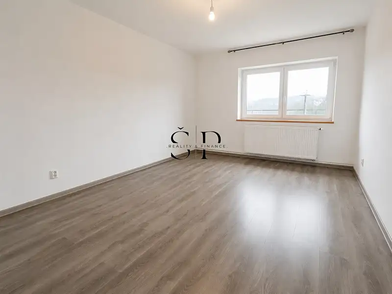 Prodej rodinného domu 300 m², pozemek 2218 m², Jesenice – náhled fotky 3