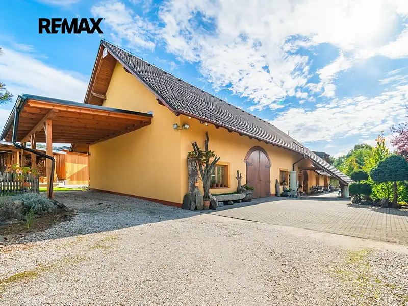 Prodej rodinného domu 304 m², pozemek 3163 m², Klatovy – náhled fotky 1