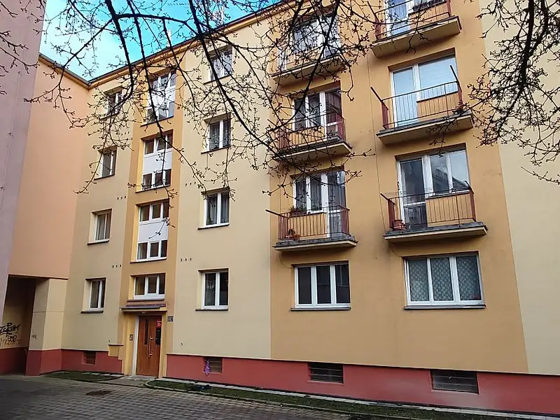 Pronájem bytu 2+1 56 m², Cheb – náhled fotky 1