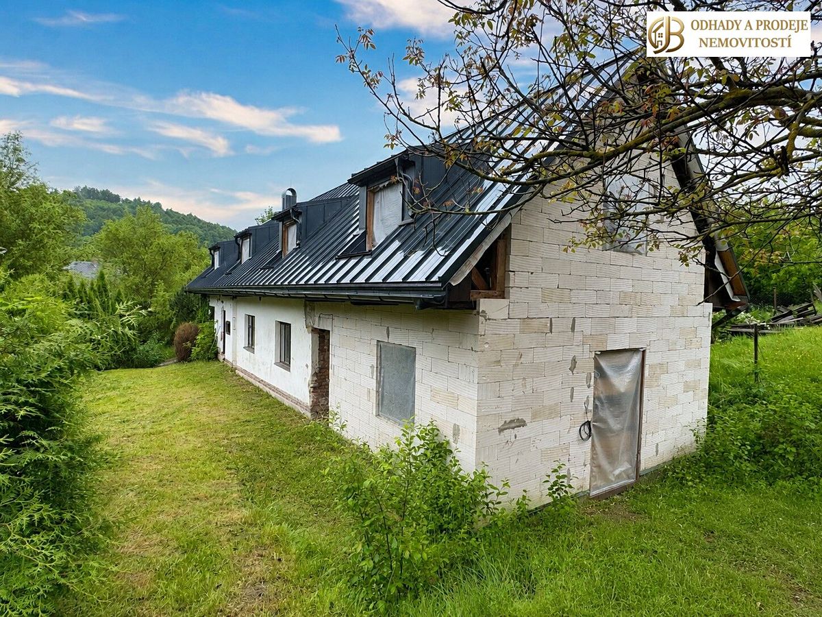 Prodej rodinného domu 205 m², pozemek 1022 m² – fotografie 2